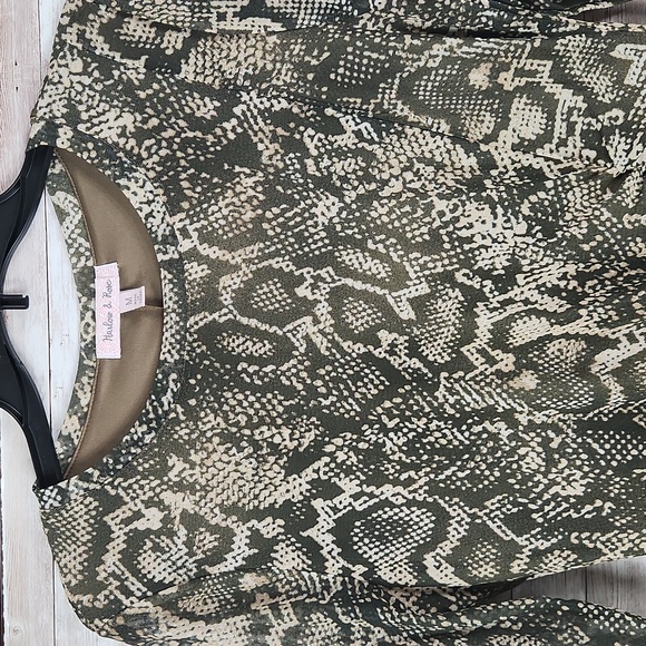 Harlow & Rose, khaki grn and creme, reptile pattern dress, Size M. - Picture 3 of 8